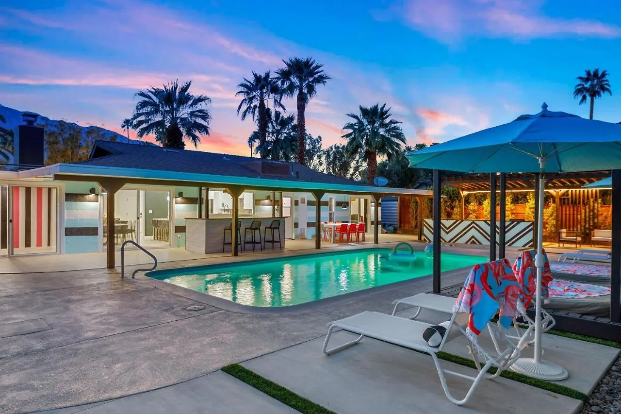 The Ritz - Luxury Home With Pool & Speakeasy Bar パーム・スプリングス 0*,