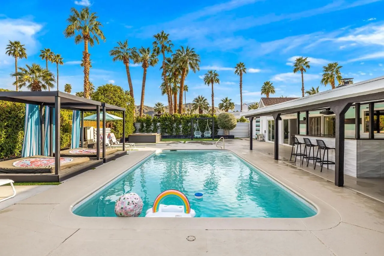 The Ritz - Luxury Home With Pool & Speakeasy Bar パーム・スプリングス 別荘