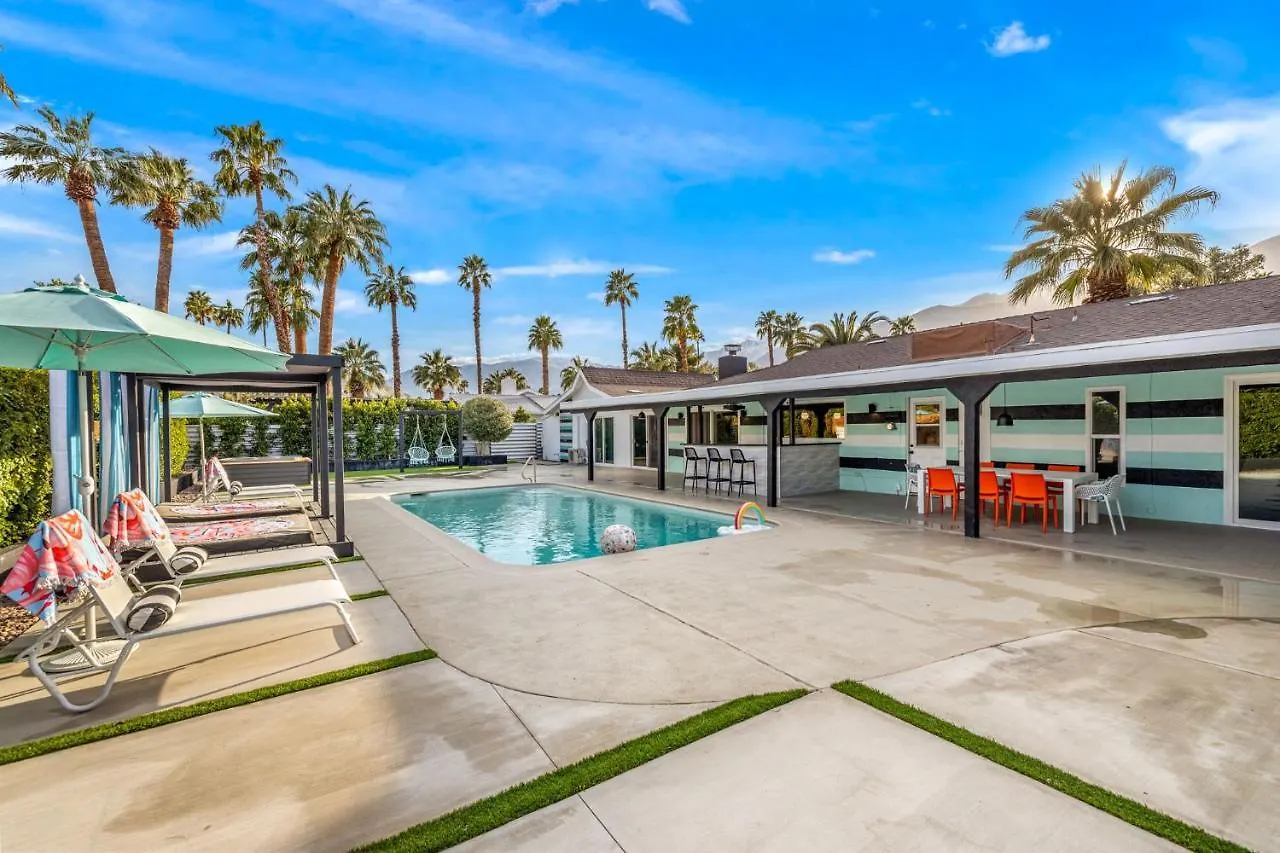 The Ritz - Luxury Home With Pool & Speakeasy Bar パーム・スプリングス 米国
