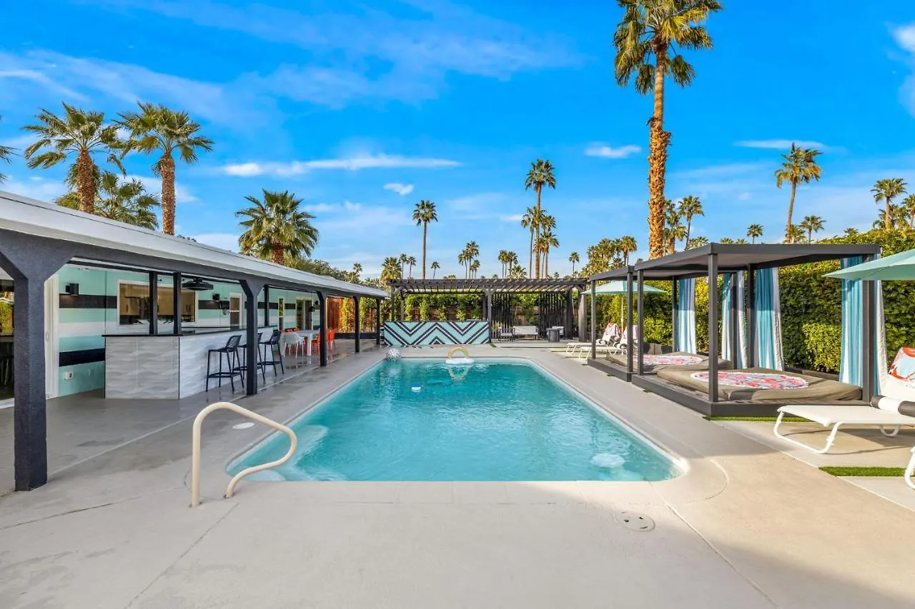 The Ritz - Luxury Home With Pool & Speakeasy Bar パーム・スプリングス 別荘